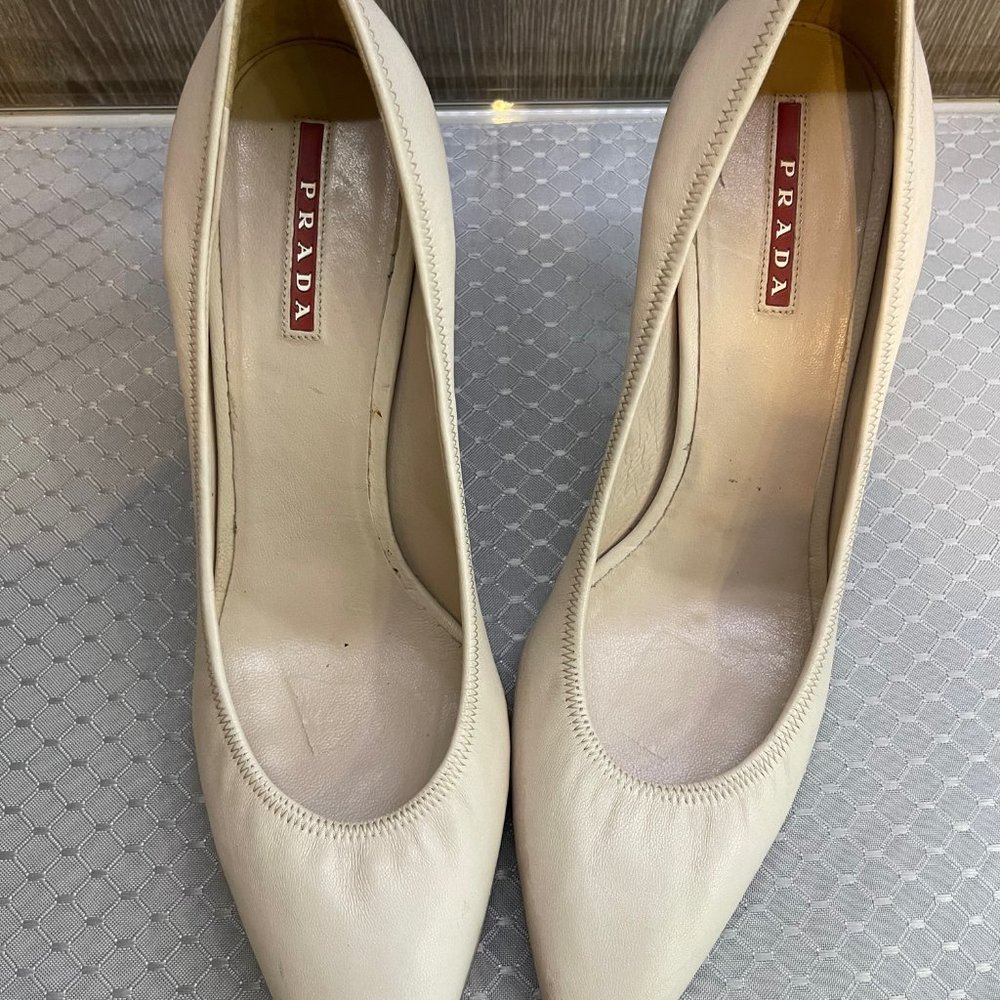 Prada Ivory/Beige 3" Pumps / Made in Italy / Size 39 /